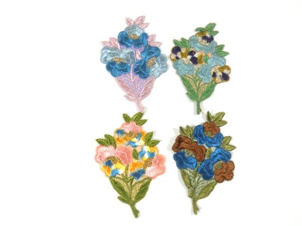 Antike Seide Blau Gelb Viola Blume Patch Stickerei Applikation Patches 1935 Nr 3 von OrinsTreasureChest