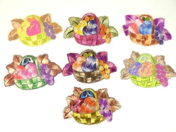 Antike Seide Obst Korb Patch Stickerei Applikation Patches 1935 Nr 2 von OrinsTreasureChest