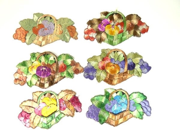 Antike Seide Obst Korb Patch Stickerei Applikation Patches 1935 Nr 3 von OrinsTreasureChest