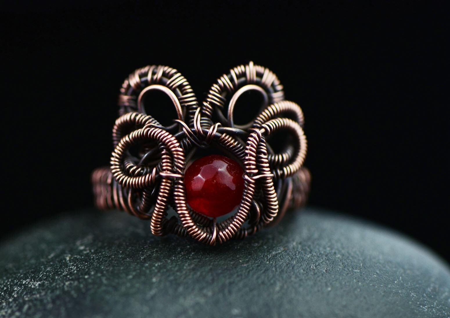 Handgefertigter Kupferdraht Rubin Ring, Größe 7, 5 Handgefertigter Kupferdraht Rubin Ring, Größe 7, 5 von OrioleStudio