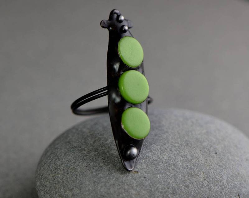stained Glass Peapod Ring Handgefertigter Naturschmuck stained Glass Peapod Ring Handgefertigter Naturschmuck von OrioleStudio