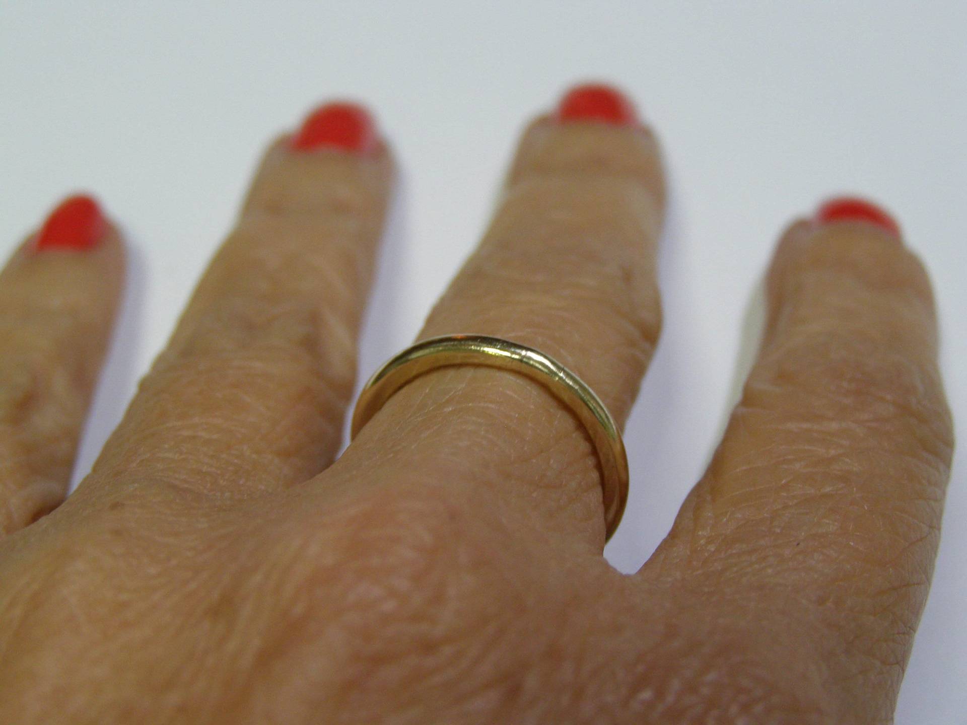 14K Ehering, 2mm Massiver Goldring, Handgefertigter Ring von OritNaar