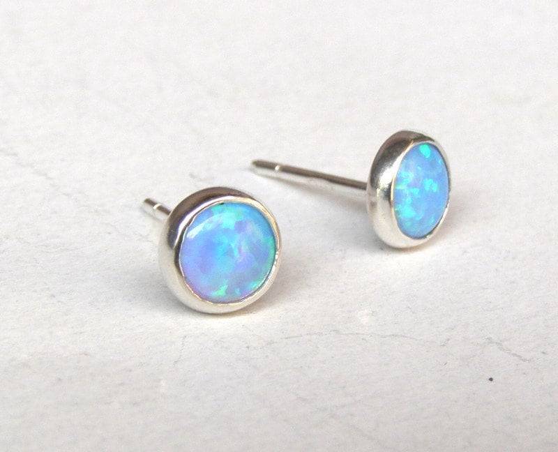 Blaue Opal Ohrringe Feinsilber Sterling 6 Mm von OritNaar