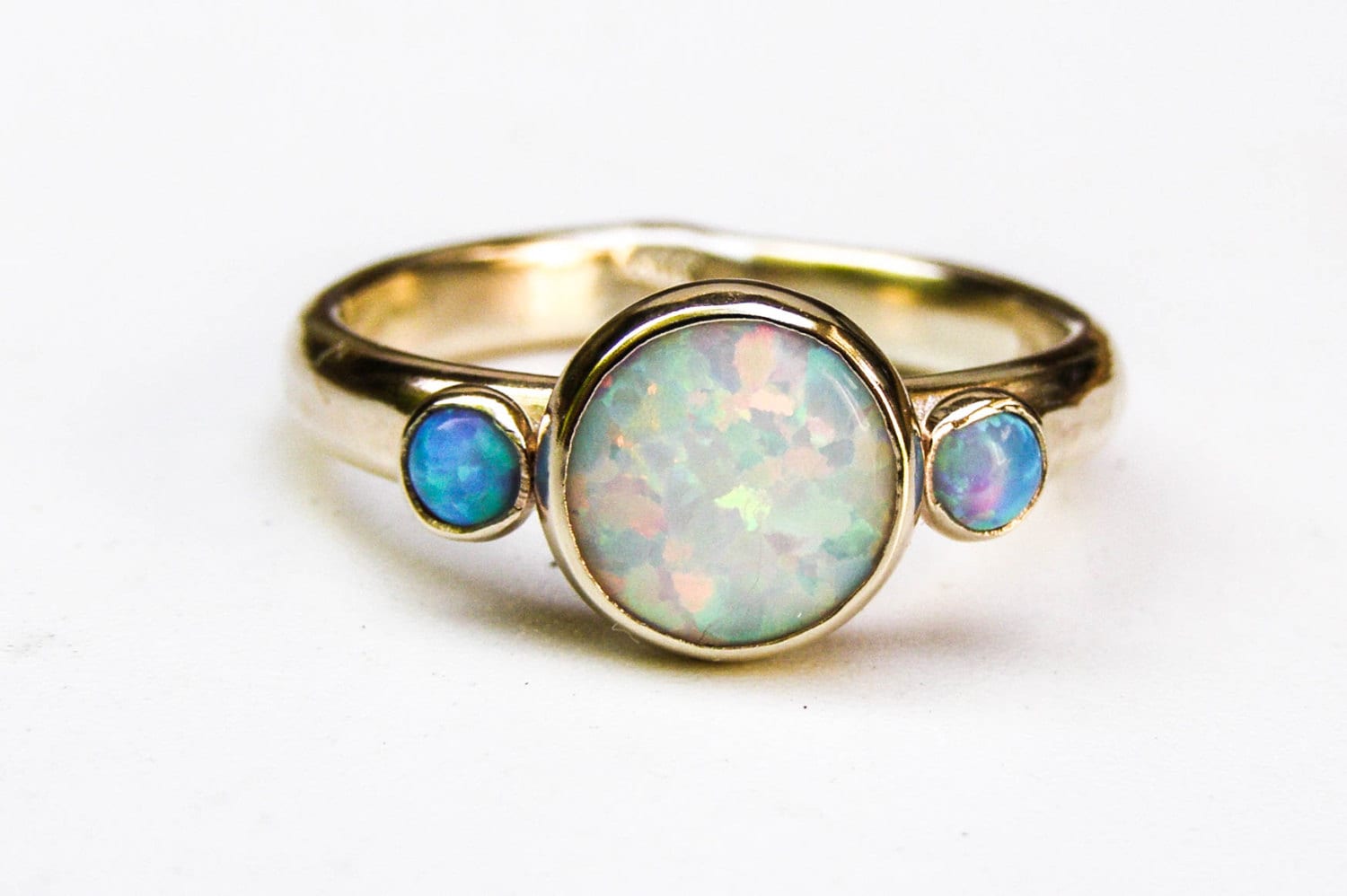 Drei Stein Opale Ring-Drei Ring-Opal Ring Verlobungsring - 4 Mm Ehering-Versprechen Ring-Stapelbare Band-Solid Goldring von OritNaar