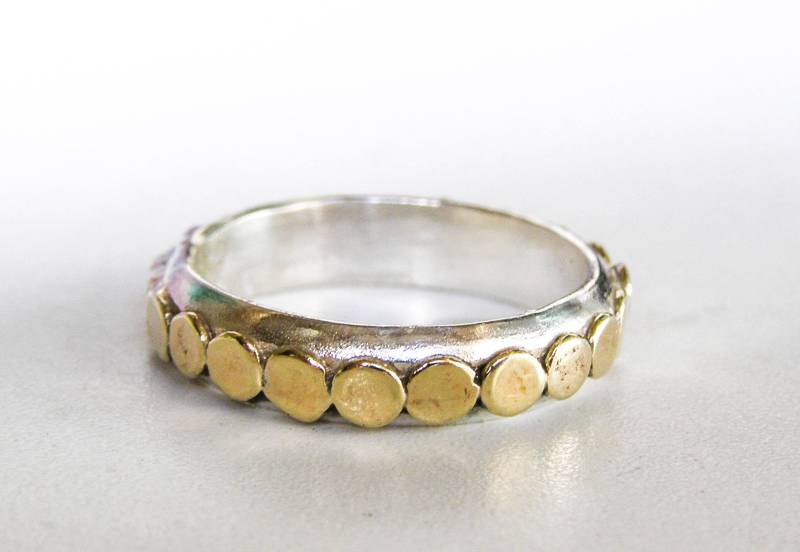 Ehering, Silberring, Goldener Münzring, Stapelring, 14K Solider Goldring Und Silberring Mit Schönen Goldpunkten - Auf Bestellung Gefertigt von OritNaar