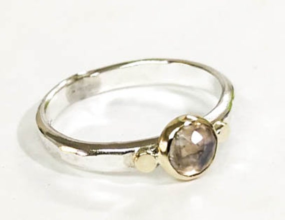 Mondstein Solitär Ring, Stapelbarer Silber Sterling Ringe, Handgemachte Verlobung, Geburtsstein von OritNaar