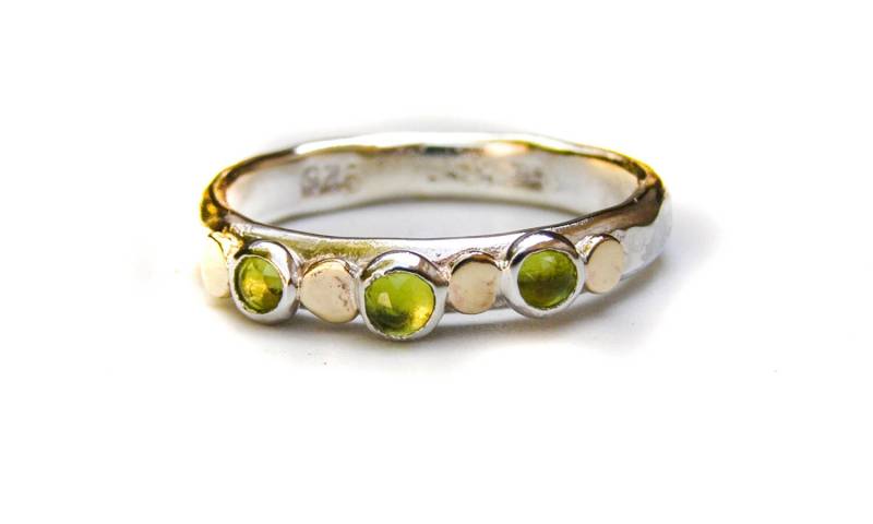 Peridot Stapelbarer Ring, Silber Sterling Und Goldring, Multi-Stein-Edelsteinring, August Birthstone Ring von OritNaar