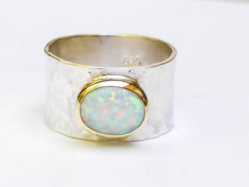 Weißer Opal Ring Für Frauen-Silber Sterling Band - Solitär Handgefertigter Ring, Feinsilber Schmuck von OritNaar