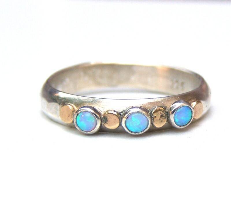 stapelbarer Blauer Opalring, Silbersterling Mit Massivem Gold, Multi-stein-Edelstein Opalring Birthstone Oktober Geschenk Für Sie von OritNaar