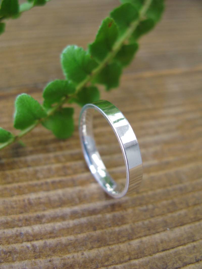 3 Mm Trauring Zierlicher Damenring | Gravurfrei von OrlaJamesStudio