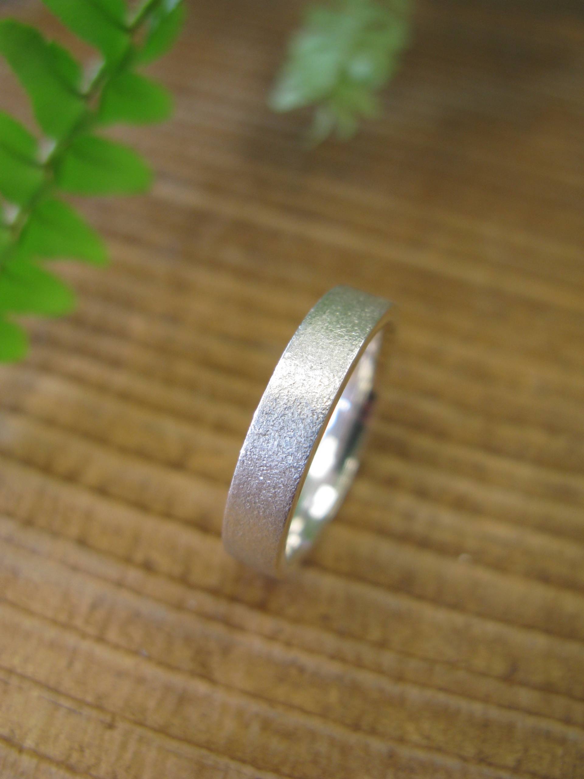 Gefrosteter Ehering Unisex Ring von OrlaJamesStudio