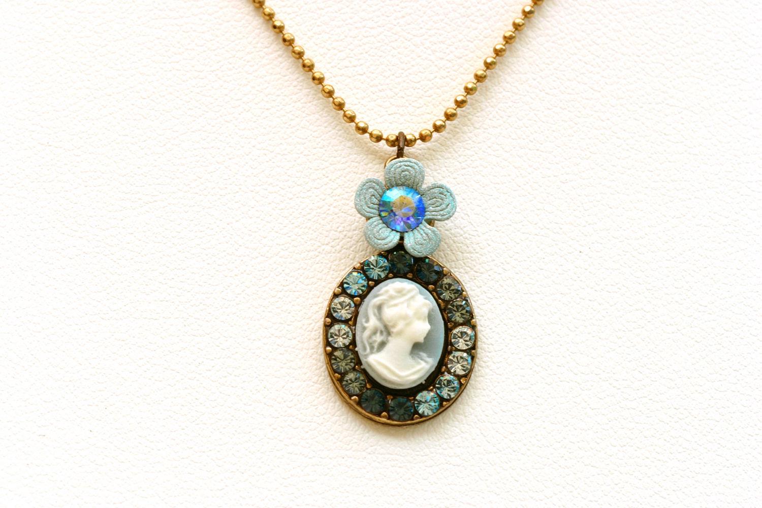 Jaspis Stil Kamee in Wedgewood Halskette Blau Und Weiß Wedgwood Schmuck Orly Zeelon Cameo von OrlyZeelon