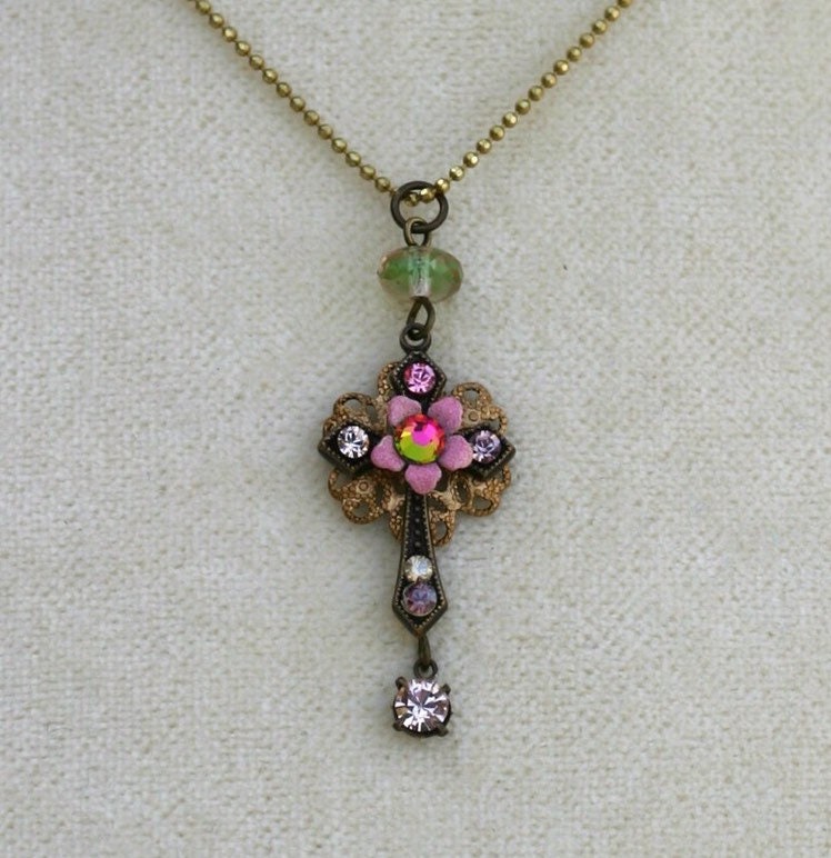 Mehr Farben, Bridgerton, Mini, Kreuz Halskette Orly Zeelon - Die Filigrane Rosette Anhänger Und Kette von OrlyZeelon