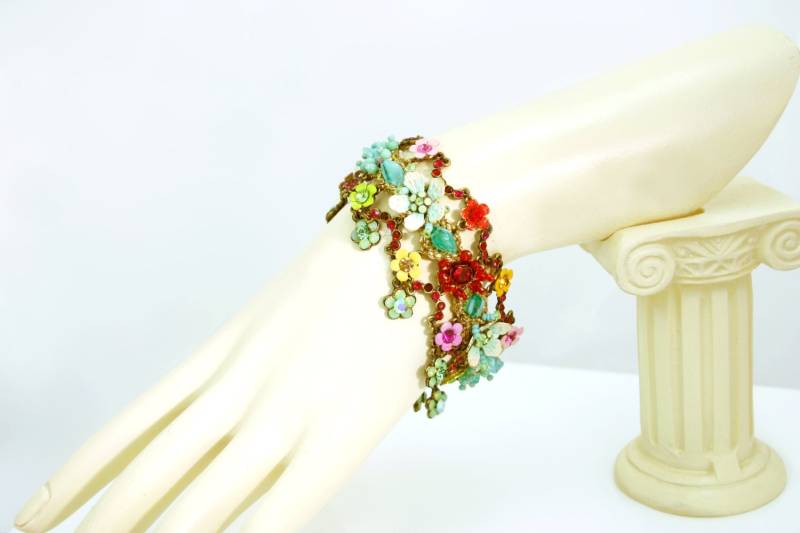 Orly Zeelon The Gesticktes Manschettenarmband Messy Kokette von OrlyZeelon