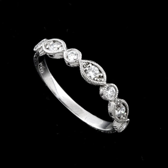 Antik Stil Hochzeitsband, Diamant Ehering, Handgraviertes Gold Platin Band, Halbe Wege Marquise Form Handgemachtes Band von OroSpot