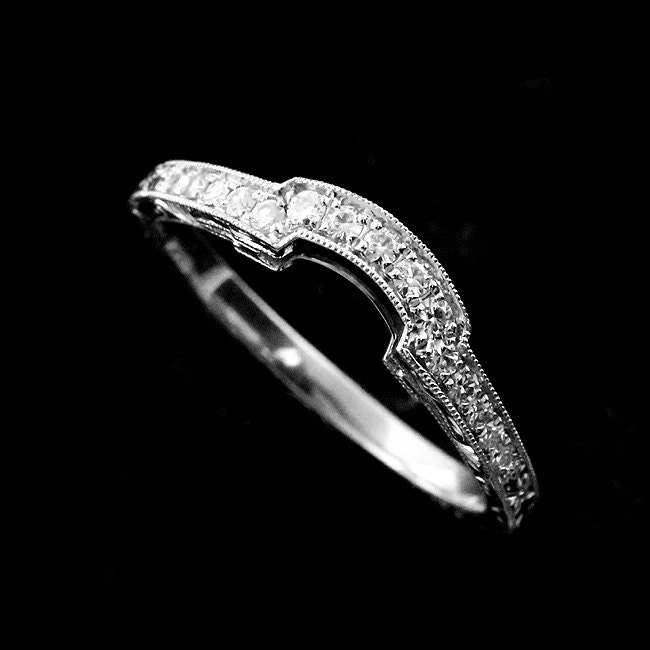 Diamant Ehering, Handgravierte Gebogene Kontur Filigrane Frauen Vintage Antique Style Gold Platinum Band von OroSpot