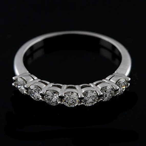 Diamant Ehering , Geteilte Prong Natürliche Runde Konfliktfreie Diamanten 3 Mm von OroSpot