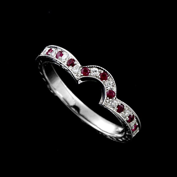 Diamant Rote Rubine Ehering, Geschwungener Rubin Handgeschnitzter Goldring, Filigraner Edelsteinring von OroSpot