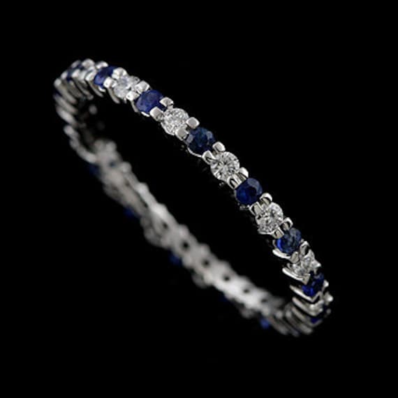 Diamant Saphir Ehering, Blauer Geteiltes Stirnband, Eternity Stapelbares Band, Dünnes Gold Ehering 1, 8mm von OroSpot