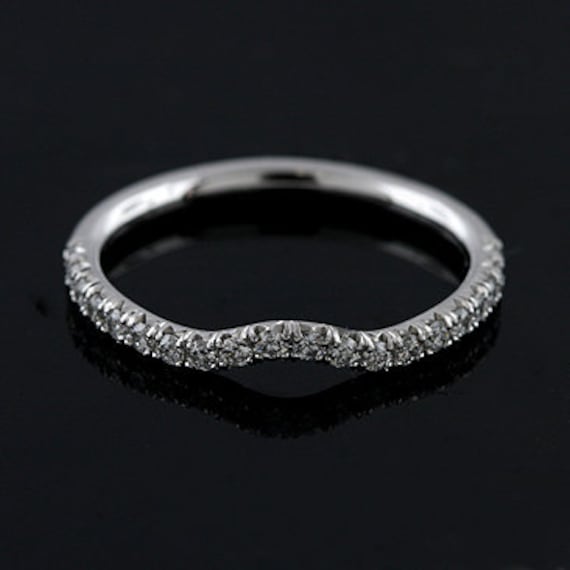 Geschwungener Ehering, Diamant Leicht Konturierte Damen Micro Pave Diamantring, Gold Platin Ehering 1, 7 Mm von OroSpot