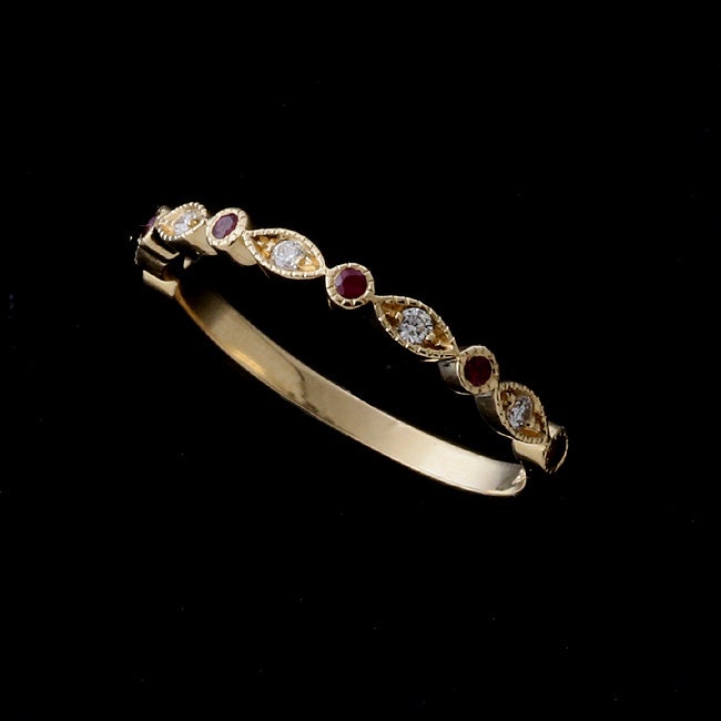 Rubin Diamant Ehering, Halb Weg Frauen Marquise Form Rubine Band, Gelbgold Platin Edelstein Band 1.9 Mm von OroSpot