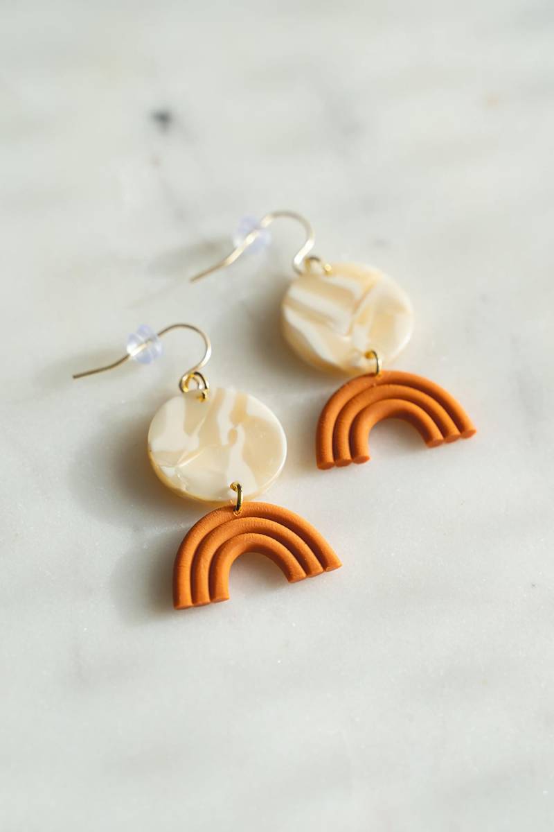 Ohrringe | Schmuck Polymerclay Unikat Geometrisch Orange Natur Gold Beige Hängeohrringe Acetat Acryl von OrodiDesign