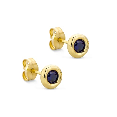 Orovi – Ohrringe rund aus 9 Karat Gelbgold (375) mit kreiertem Saphir (0.19 ct) – Ohrstecker Gold Damen mit Solitaire Edelstein in edler Zargenfassung – Allergenfrei & handgemacht (5 x 5 mm) von OROVI
