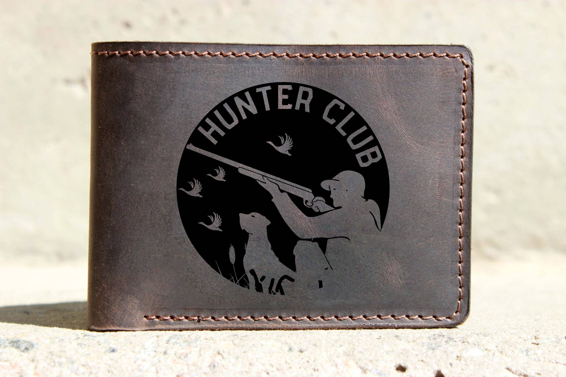 Hunter Club - Bifold Leder Portemonnaie Bestes Geschenk Für Jäger/Jäger Jagdgeschenk Reh Jäger Wolfsjäger Entenjäger von OrtegaGoods