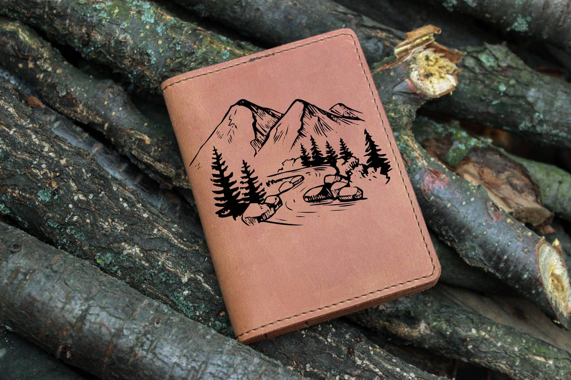 Personalisierte Passhülle Mountain Passport Halter Adventure Awaits Custom Wallet Reisegeschenk Weihnachtsgeschenk von OrtegaGoods