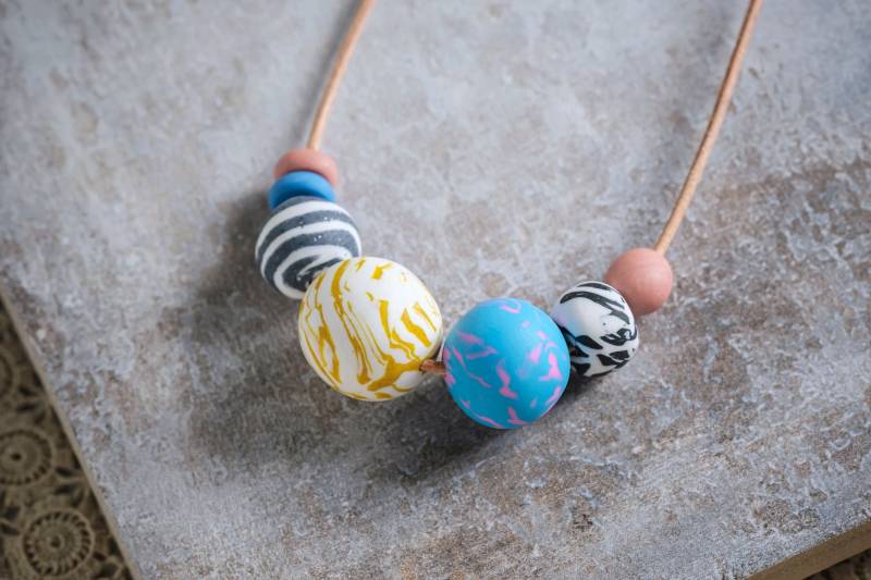 Halskette Perlen Bunt Aus Polymer Clay, Boho Kette, Statement Fimo Kette Halskette Perlen Bunt Aus Polymer Clay, Boho Kette, Statement Fimo Kette von Orvanda