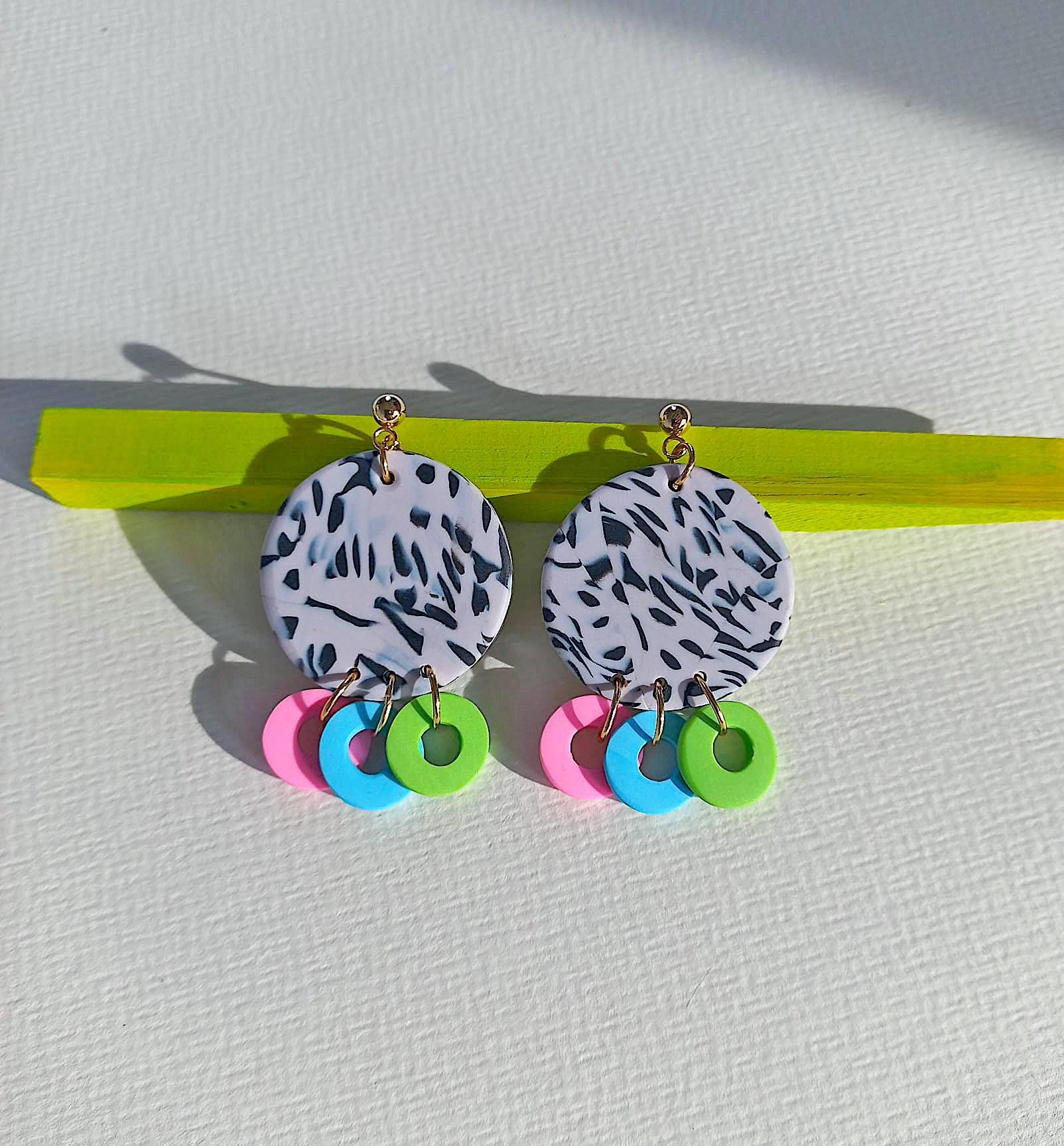 Ohrringe Hängend Bunt, Statement Grau Aus Polymer Clay Ohrringe Hängend Bunt, Statement Grau Aus Polymer Clay von Orvanda