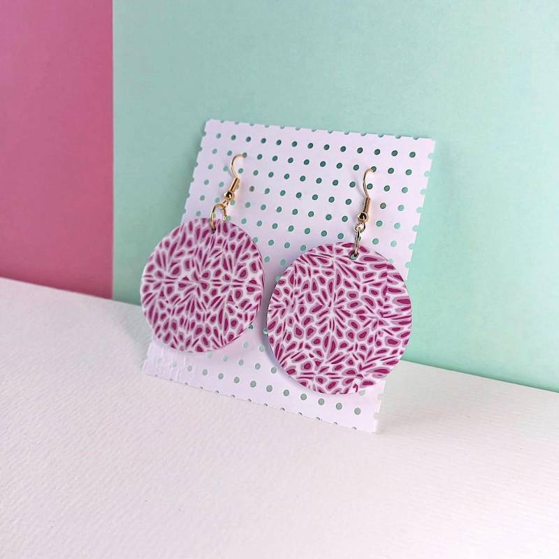 Ohrringe Hängend Pink, Magenta Und Weiß Aus Polymer Clay, Vergoldet Ohrringe Hängend Pink, Magenta Und Weiß Aus Polymer Clay, Vergoldet von Orvanda
