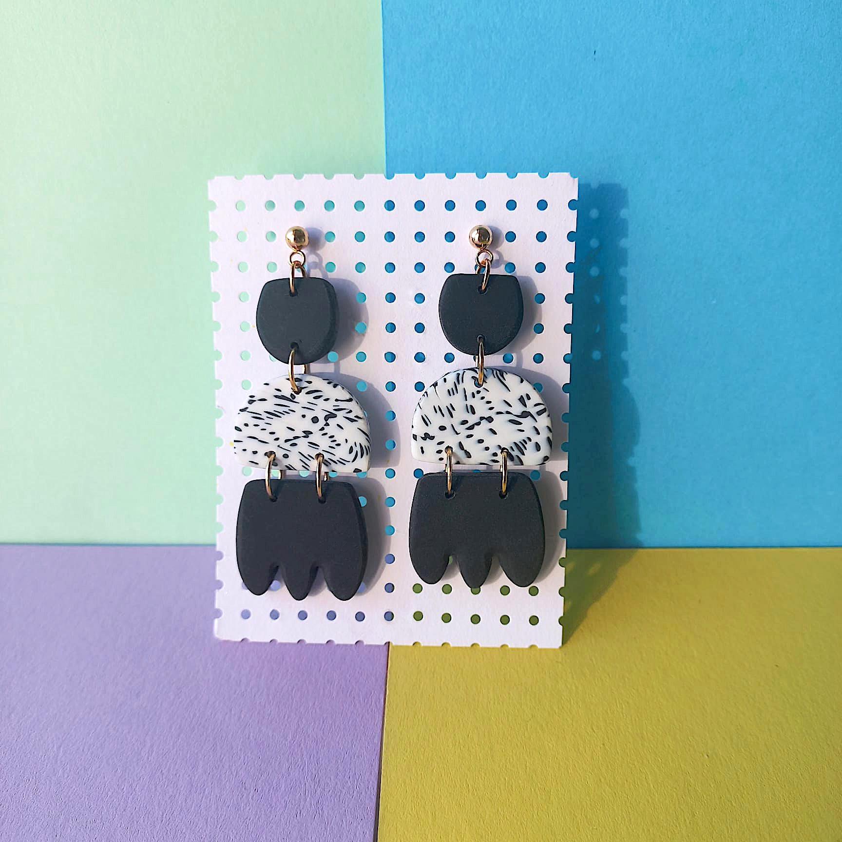 Ohrringe Hängend Schwarz Weiß Aus Polymer Clay Ohrringe Hängend Schwarz Weiß Aus Polymer Clay von Orvanda