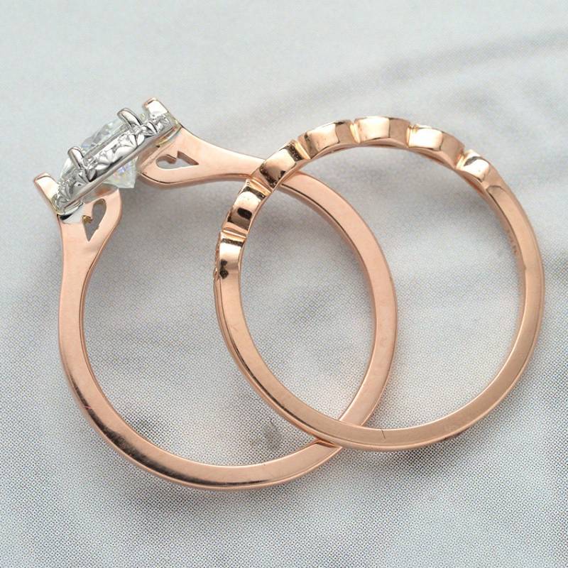Moissanite Verlobungsring Set in 2 Ton Gold Mit French Cut Micro Pave Halo Forever One Charles Und Colvard Ebenfalls Weiß Gelb Platin von OscargamaJewelry