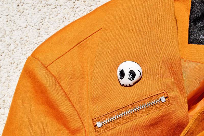 Niedliche Schädel Pin, Halloween Pin Brosche, Kawaii Goth Accessoires, Cartoon Anstecknadel, Biker Chick Geschenke von Osheep