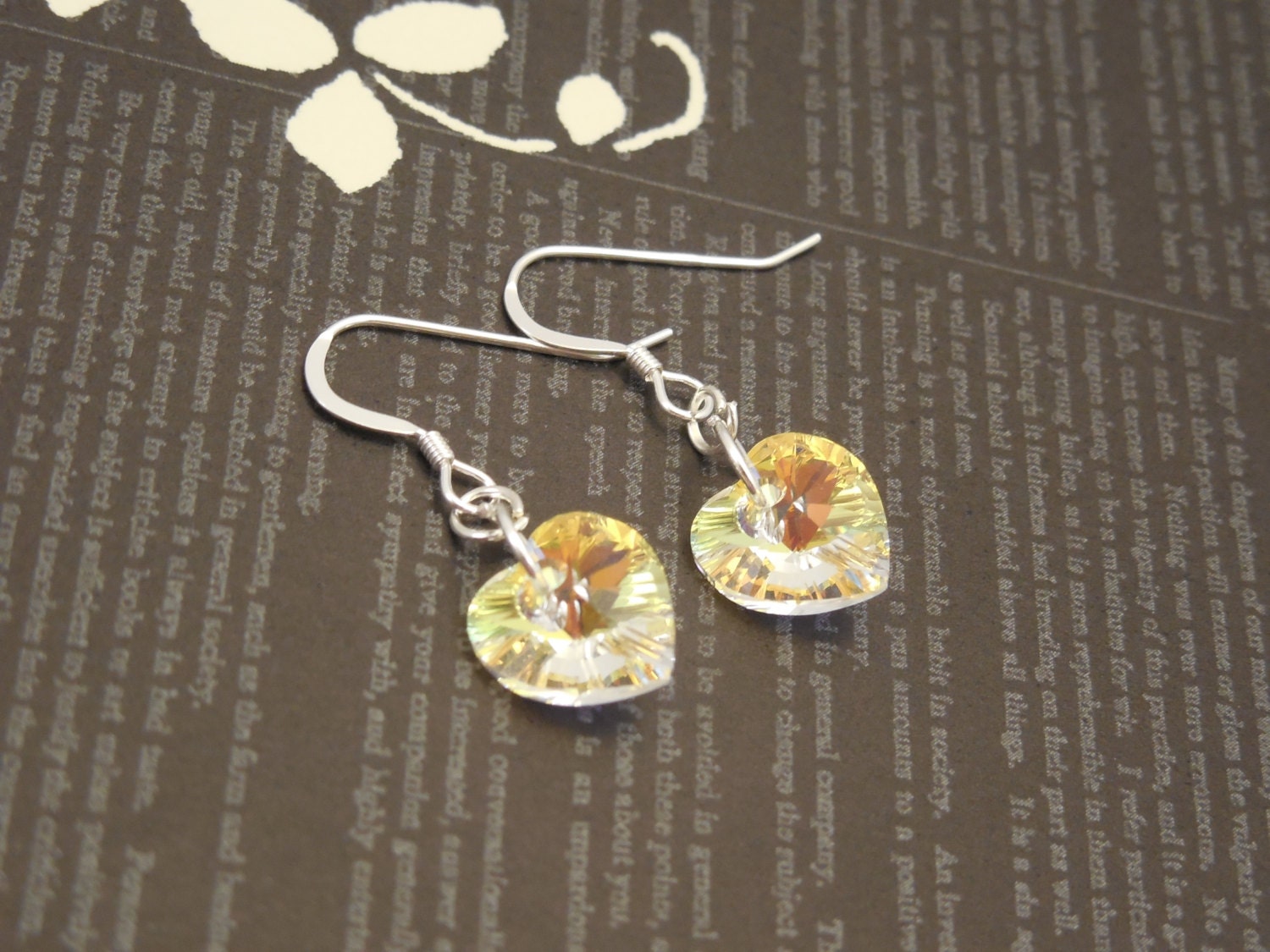 Sehr Ausgefallener, Brautschmuck Sterling Silberohrringe Mit Augenzwinkern Herz Swarovski-Kristall Sehr Ausgefallener, Brautschmuck Sterling Silberohrringe Mit Augenzwinkern Herz Swarovski-Kristall von Oshiny