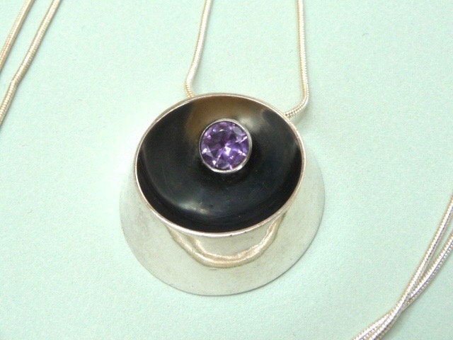 Finnland. Anhänger Aus Silbernem Und Violettem Kristall. 1965. Jahrgang von OsmanieJewelry