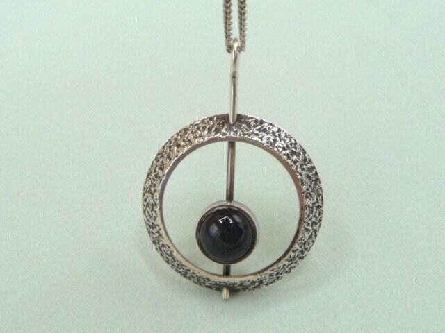 Osvald Mättö | Finnland. Silberner Anhänger. 1970. Jahrgang von OsmanieJewelry