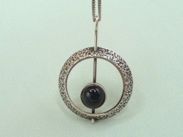 Osvald Mättö | Finnland. Silberner Anhänger. 1970. Jahrgang von OsmanieJewelry