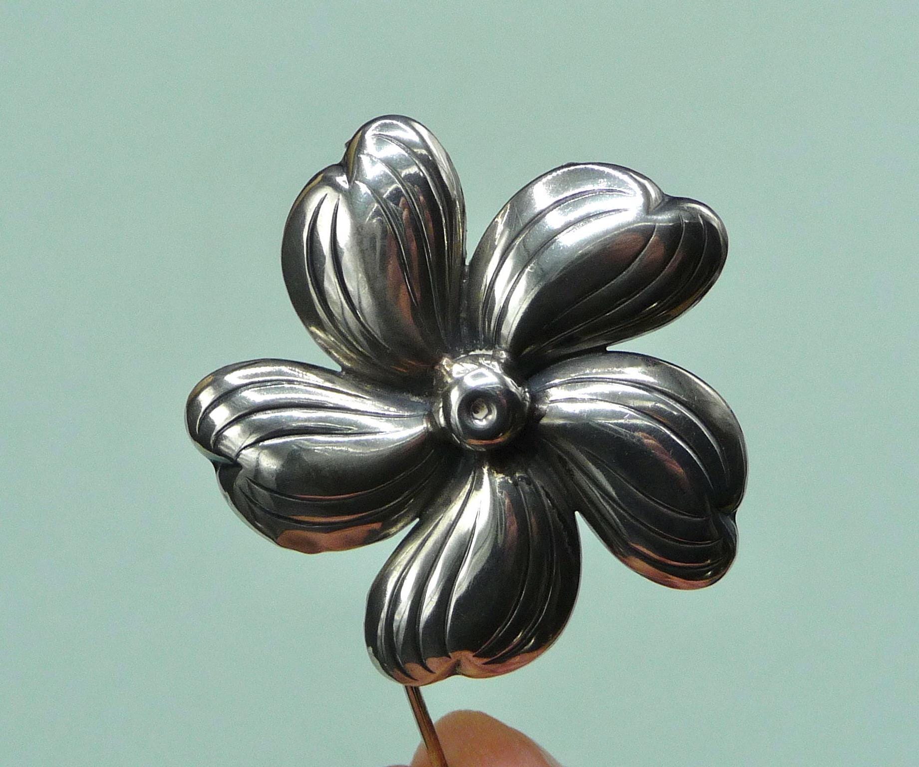 Wildleder. Silberne Brosche. 1955. Jahrgang von OsmanieJewelry