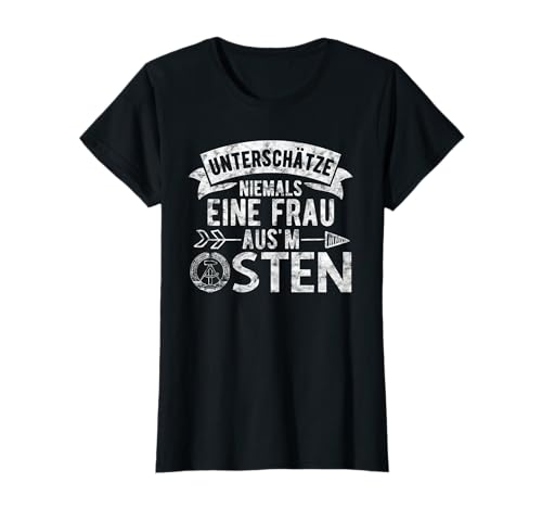Ossi Geschenke - Nostalgie - Ossi Produkte: Unterschätze niemals eine Frau aus'm Osten DDR Ossi T-Shirt Damen Schwarz S Klassisches östliches Nostalgie T-Shirt Frauen DDR-Nostalgie-T-Shirt von Ossi Geschenke - Nostalgie - Ossi Produkte