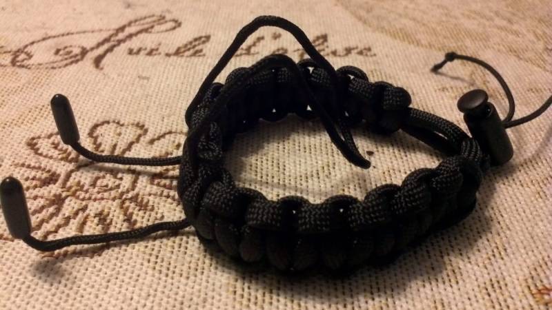 Paracord Smartphone-Armband/ständer von Ossum