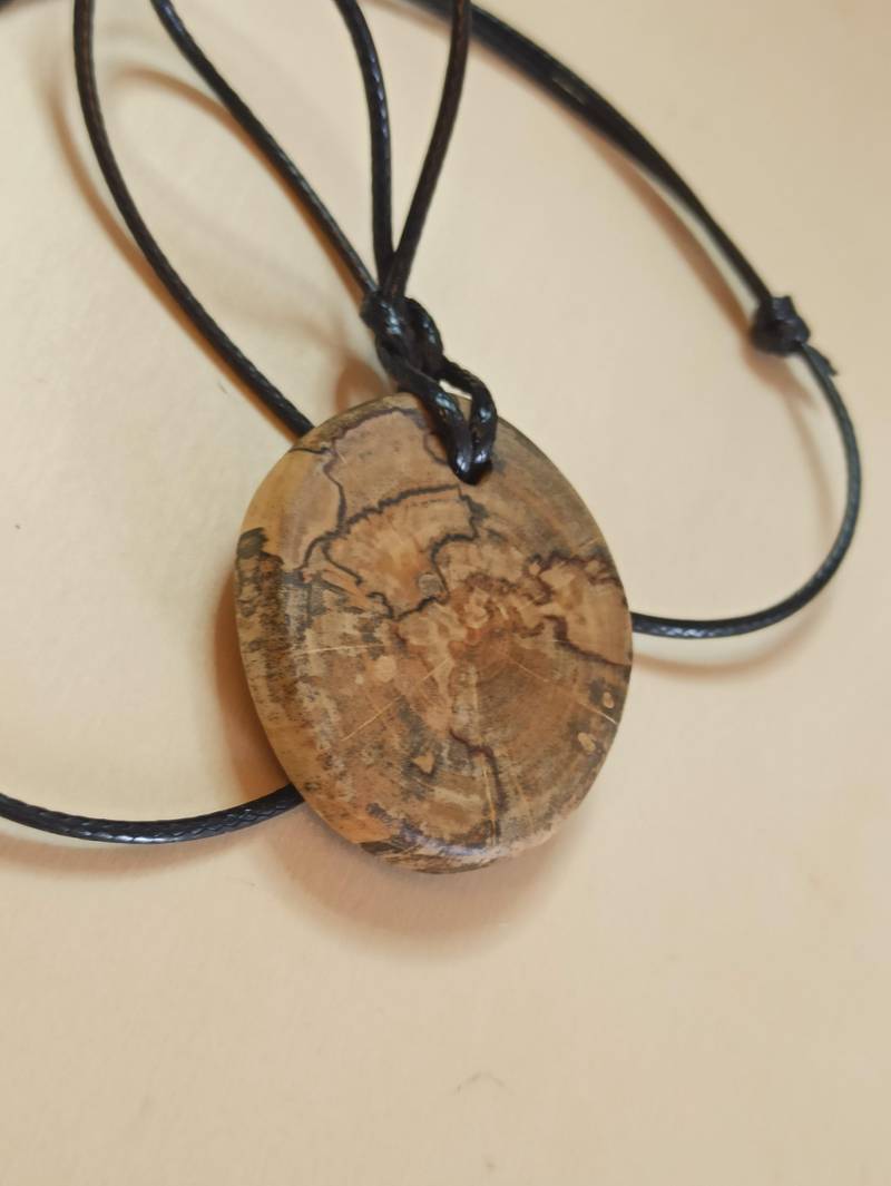 Halskette Mit Birkenholzanhänger Halskette Mit Birkenholzanhänger von OstWOOD