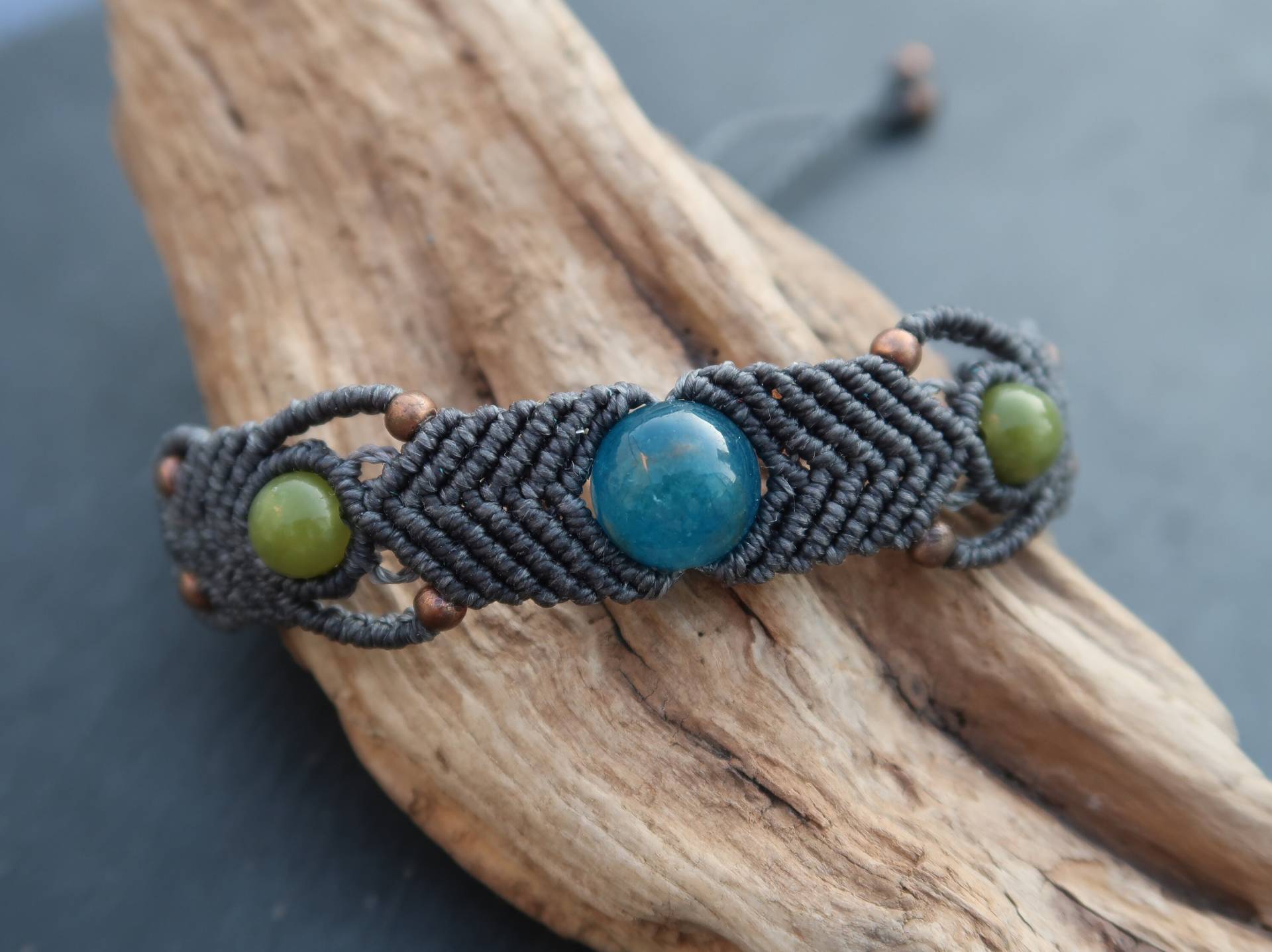 Handgewebtes Armband Mit Kyanit Und Grünem Jaspis Edelstein, Boho Makramee von Ostaranda