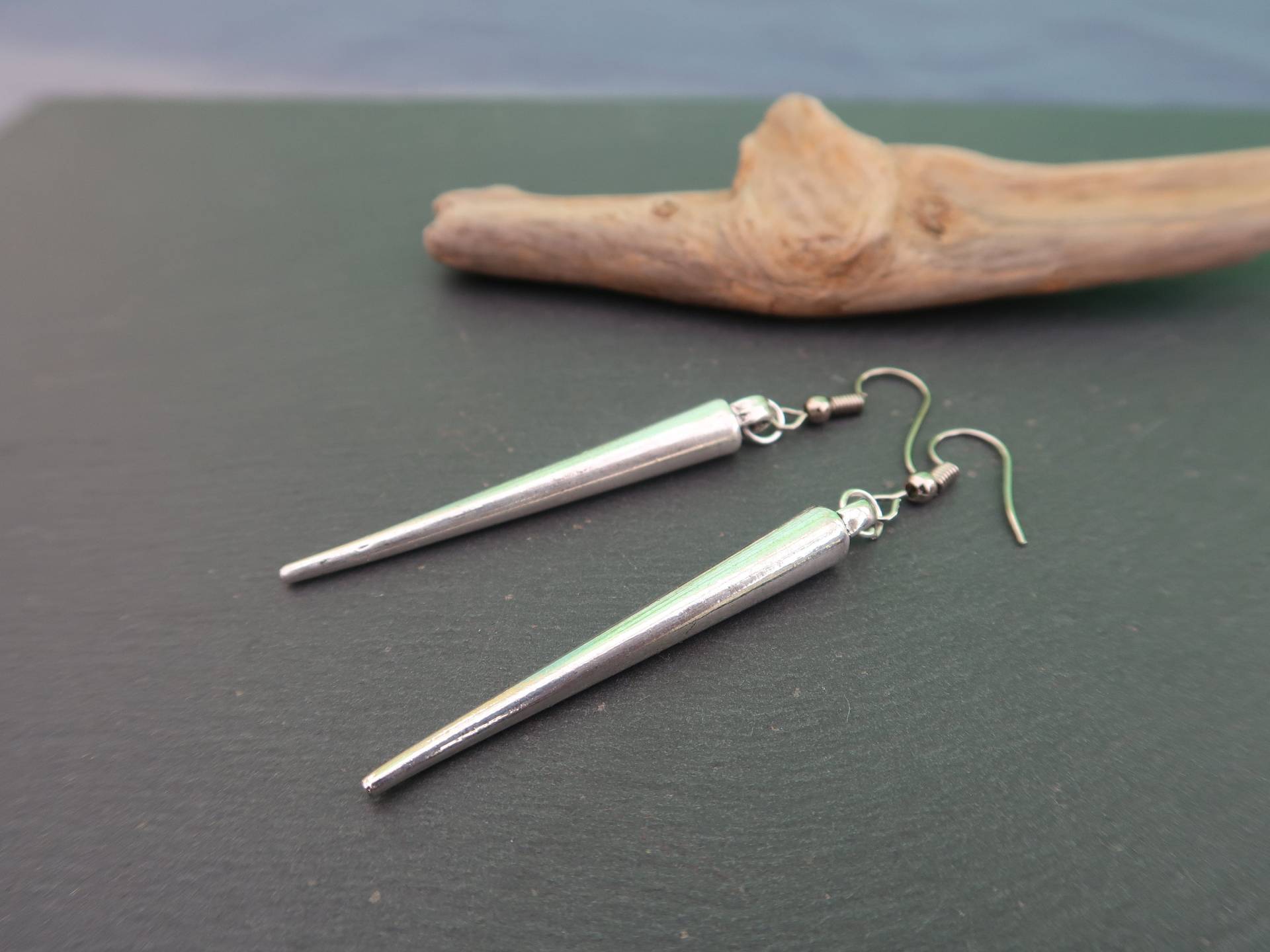 Lange Silberne Spike-Ohrringe Lange Silberne Spike-Ohrringe von Ostaranda
