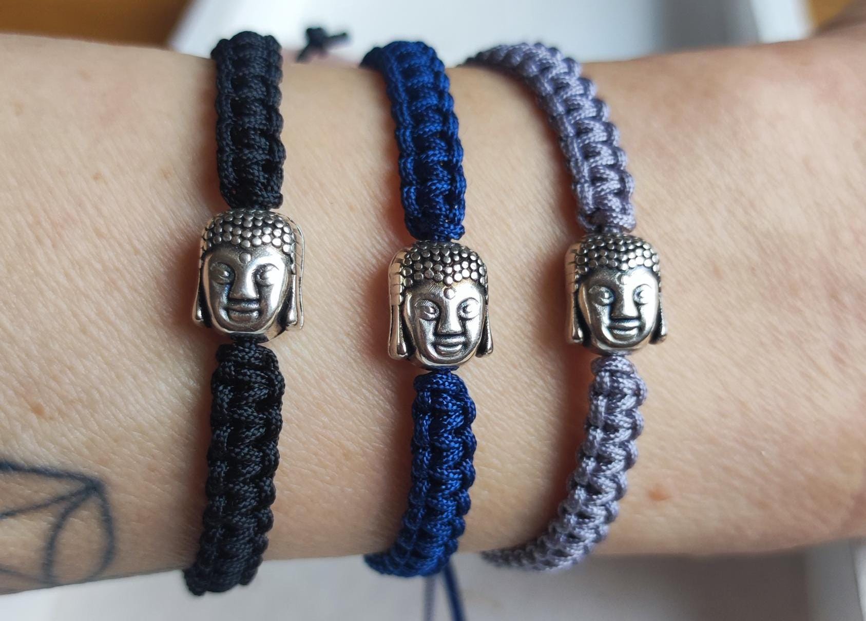 Buddha Armband Silber Makramee, Schwarz Blau Grau, Yogaarmband, Handgeknüpft, Damen Herren Unisex Buddha Armband Silber Makramee, Schwarz Blau Grau, Yogaarmband, Handgeknüpft, Damen Herren Unisex von OstseeliebeDesign