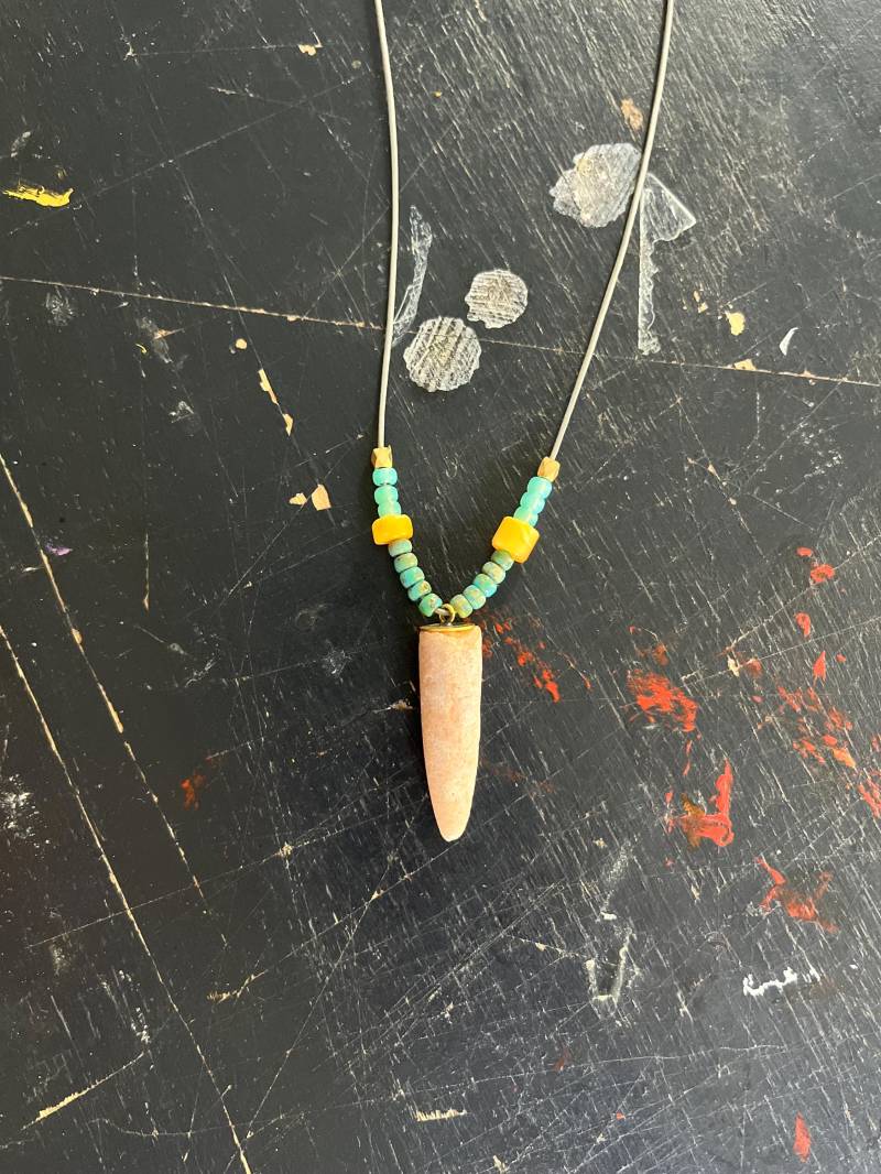 Kette Mit Donnerkeil Und Bernsteinen Von Der Insel Rügen Ostsee Surf Strand von OstwindRuegen