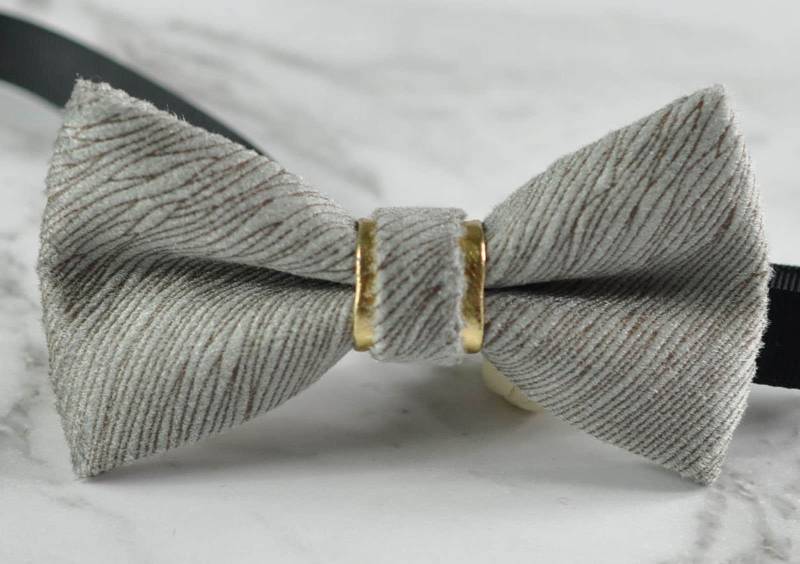 Männer Unisex Silber Grau Geprägt Samt Fliege Bowtie Handwerk Hand Hochzeitsgesellschaft Aus Pretied Männer Unisex Silber Grau Geprägt Samt Fliege Bowtie Handwerk Hand Hochzeitsgesellschaft Aus Pretied von Osunworld