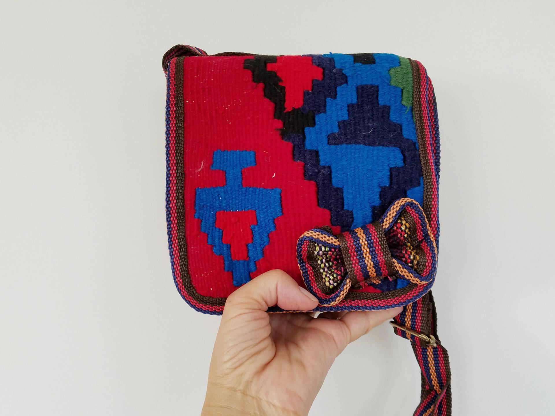 Handgewebte Kilim Umhängetasche Für Kinder Rot Blau Schleifentasche von OtantikArt