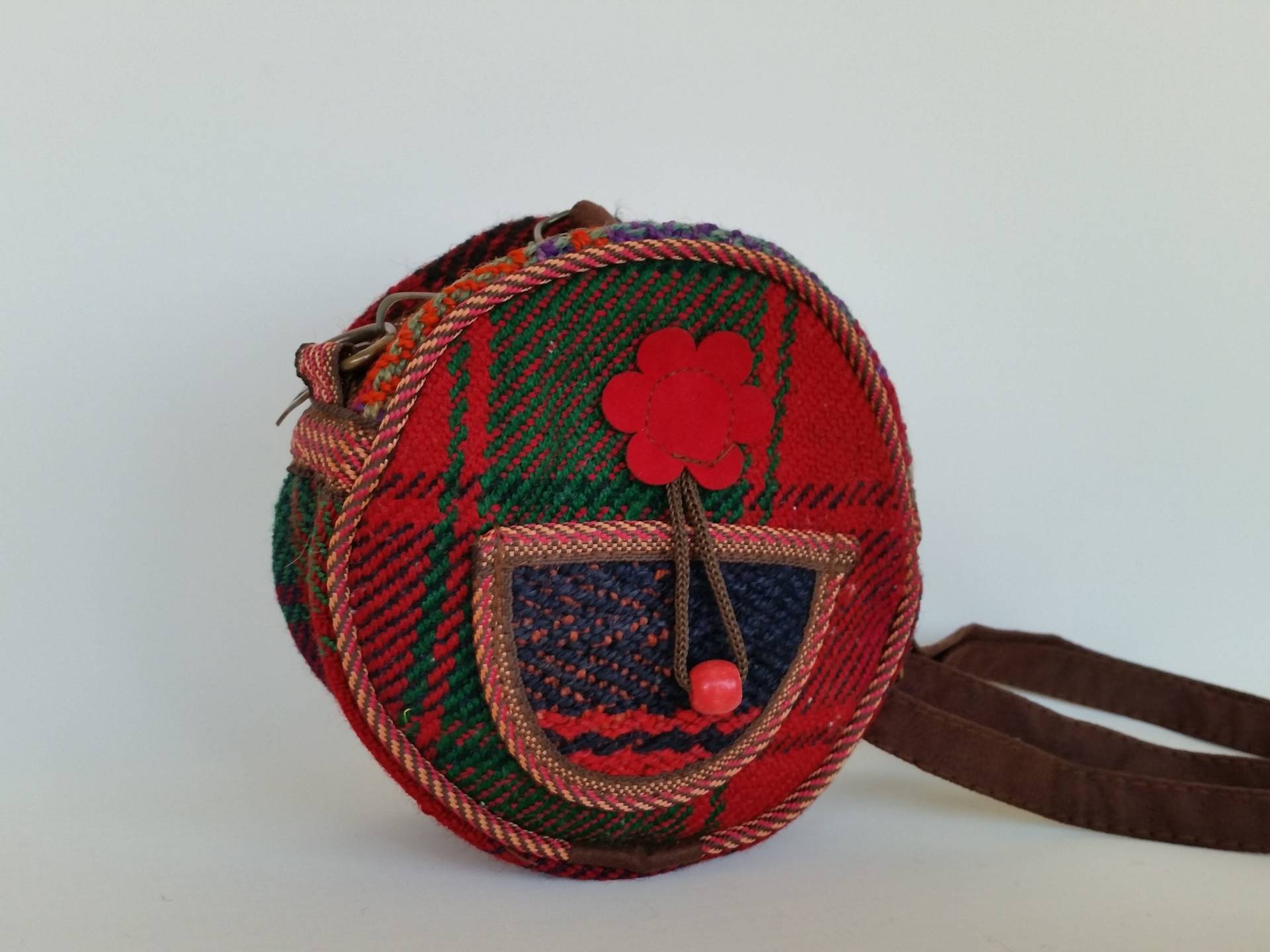 Kilim Circle Bag Handgemachte Boho Schultertasche Mit Lederblume von OtantikArt